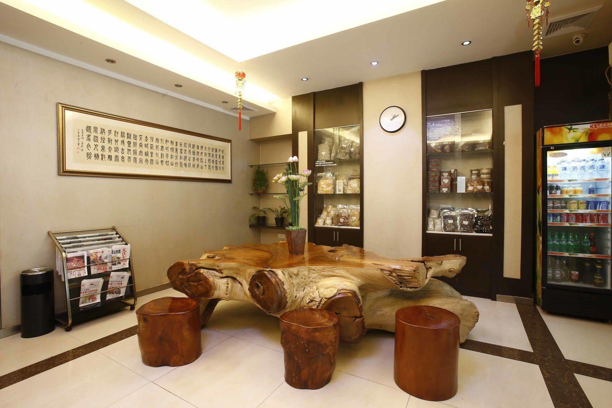 Reddoorz @ Gajah Mada Hotel Jakarta Bagian luar foto